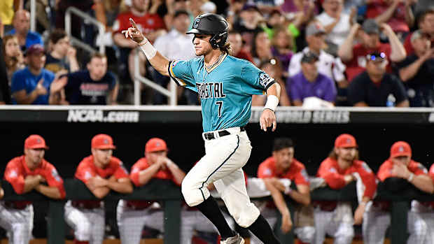 coastal-carolina-arizona-cws-finals-game-2.jpg